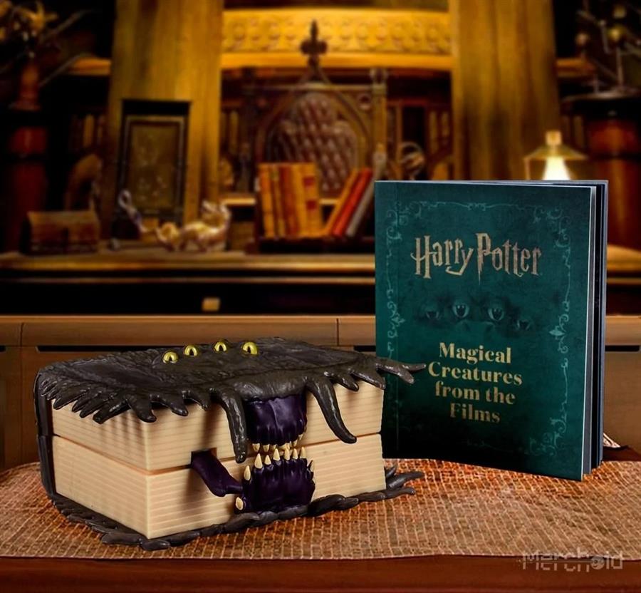 HARRY POTTER THE MONSTER BOOK OF MONSTERS IT ROAMS AND CHOMPS!