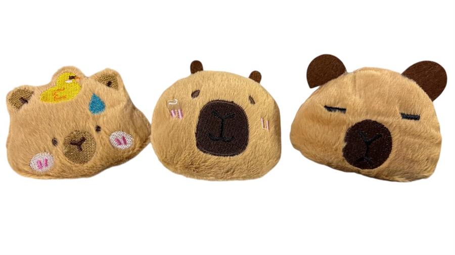 PELUCHE PIN PRENDEDOR CAPYBARA