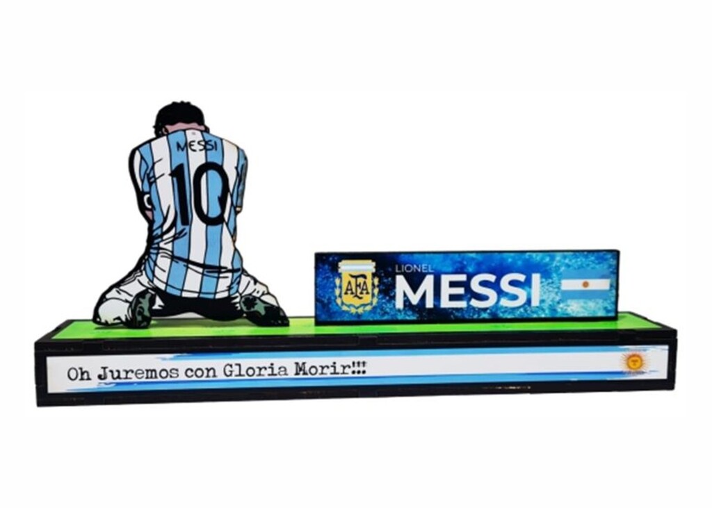 ADORNO PIXEL MESSI ARRODILLADO