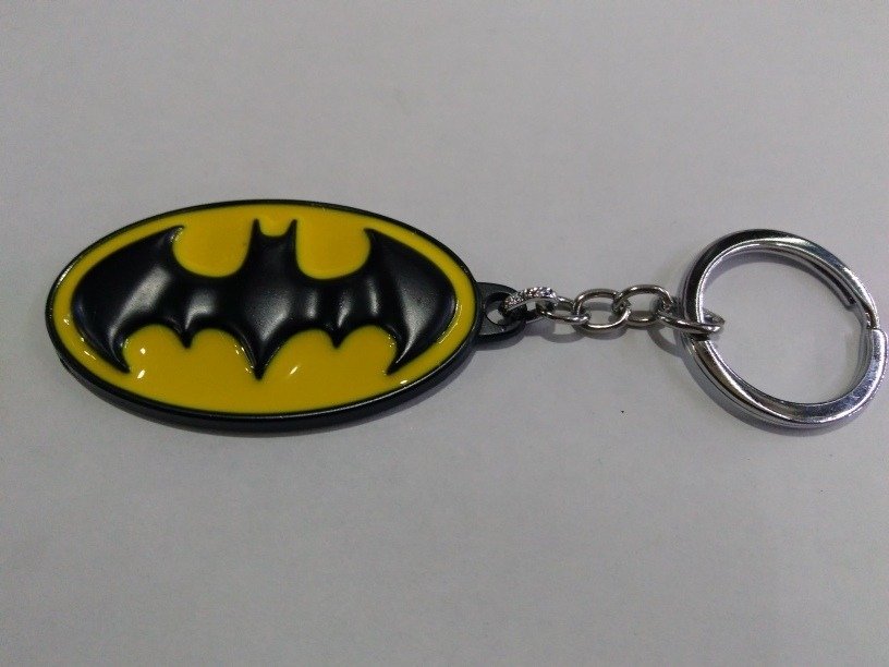 LLAVERO BATMAN SIMBOLO CLASICO NEGRO Y AMARILLO